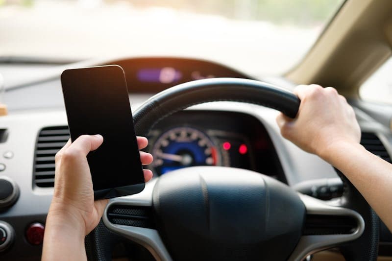 Telefoon gebruik in het verkeer